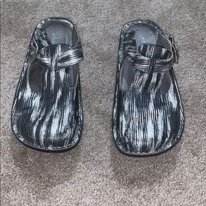 *used* Alegria silver clogs